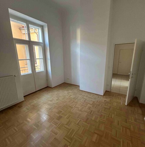 Top Saniert: 83 m² Altbau + Balkon direkt am Griesplatz
